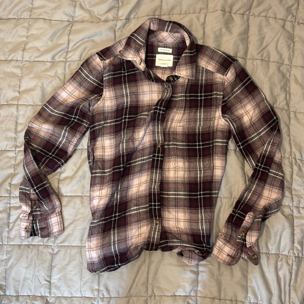 American Eagle amazingly soft long sleeve plaid button-up red and white